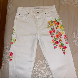 7 FOR ALL MANKIND - WHITE FLORAL EMBROIDERED KICK FLARE JEAN